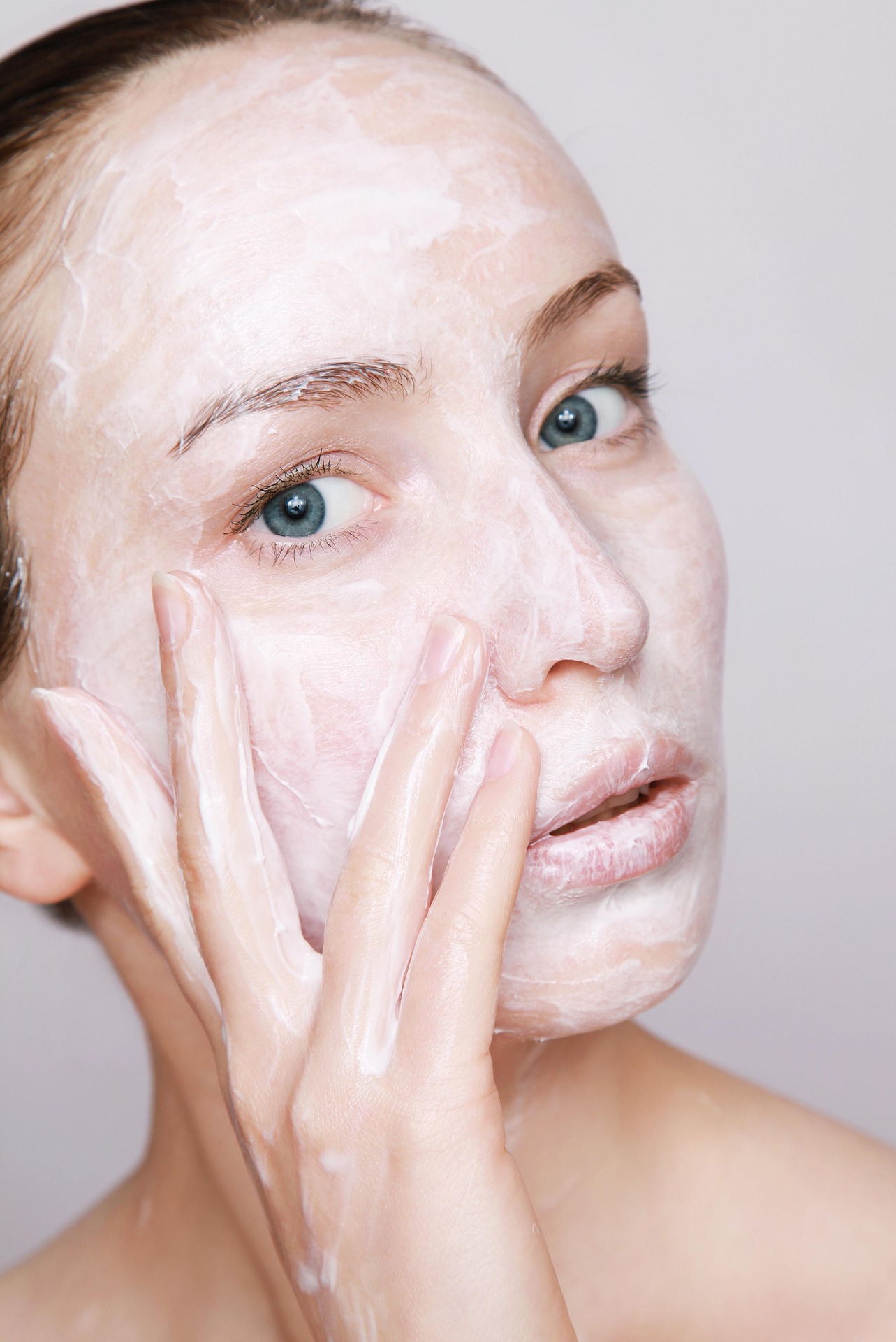 Daily Face Cleaning Routine for Glowing Skin: How to Clean Your Face Properly